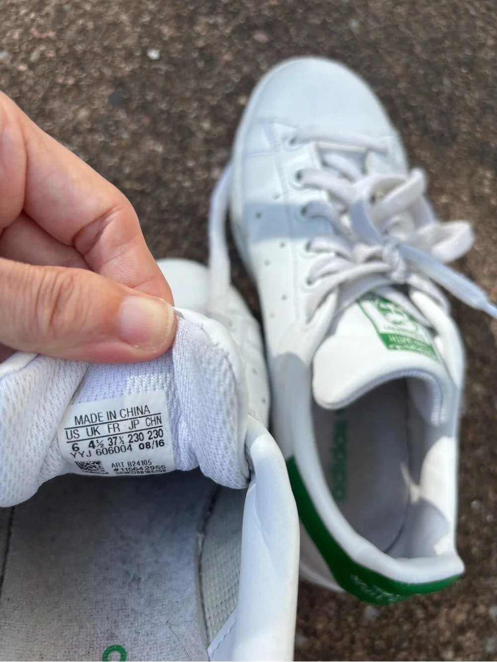 adidas Stan Smith White Sneaker with Green Heel Tab - Picture 4 of 7